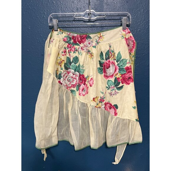 Vintage Floral Apron With Sheer Layer & Ruffled Hem - Picture 9 of 9